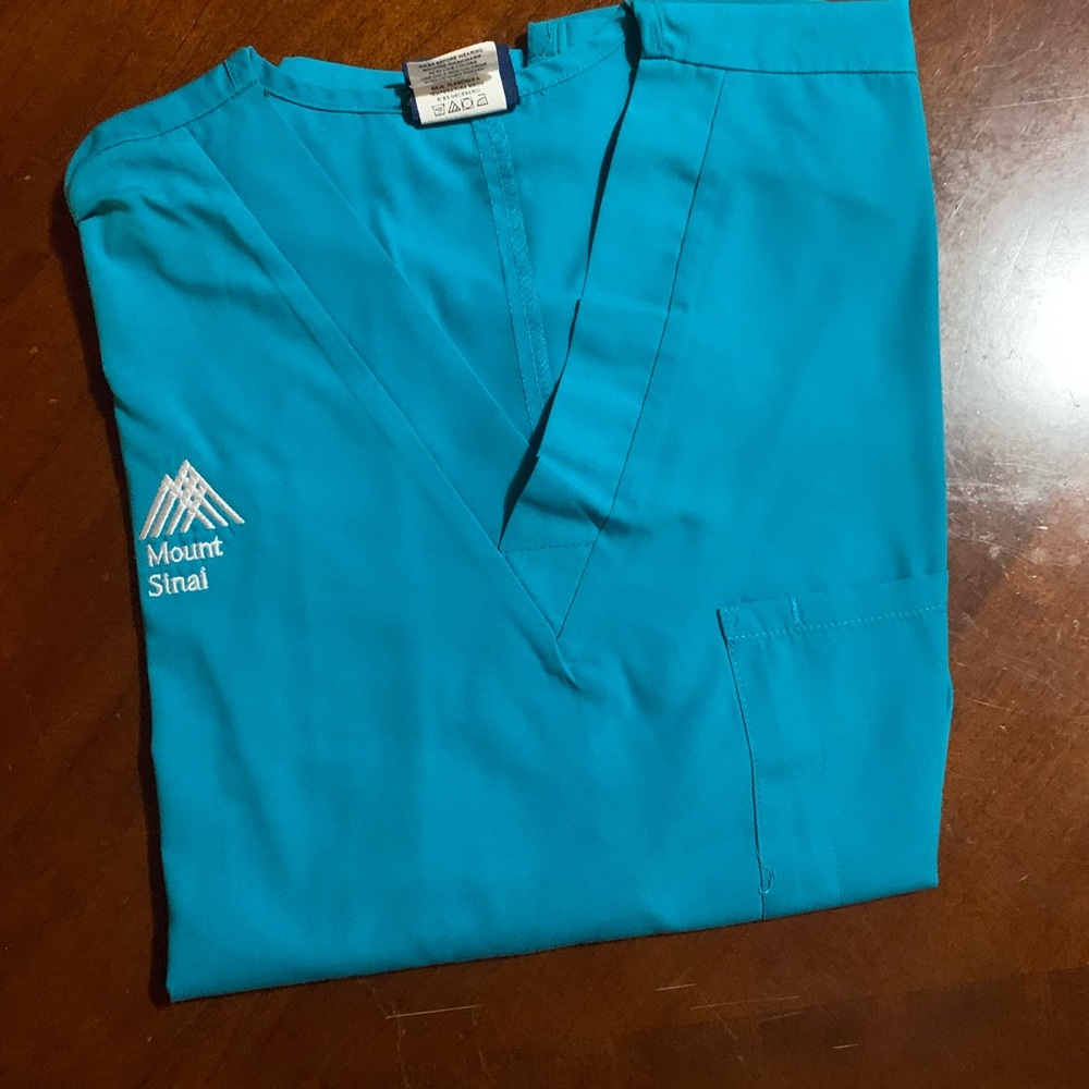 Mount Sinai Scrub top
